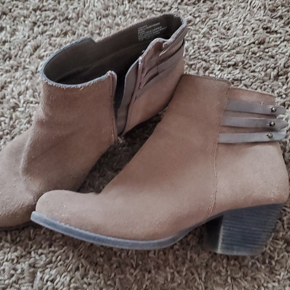 Dress booties